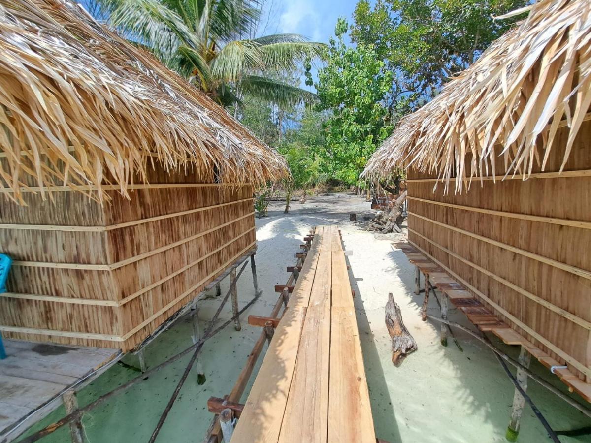 Coco Huts Guest House Waisai Exteriér fotografie