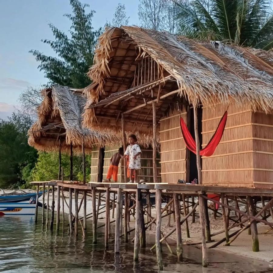 Coco Huts Guest House Waisai Exteriér fotografie