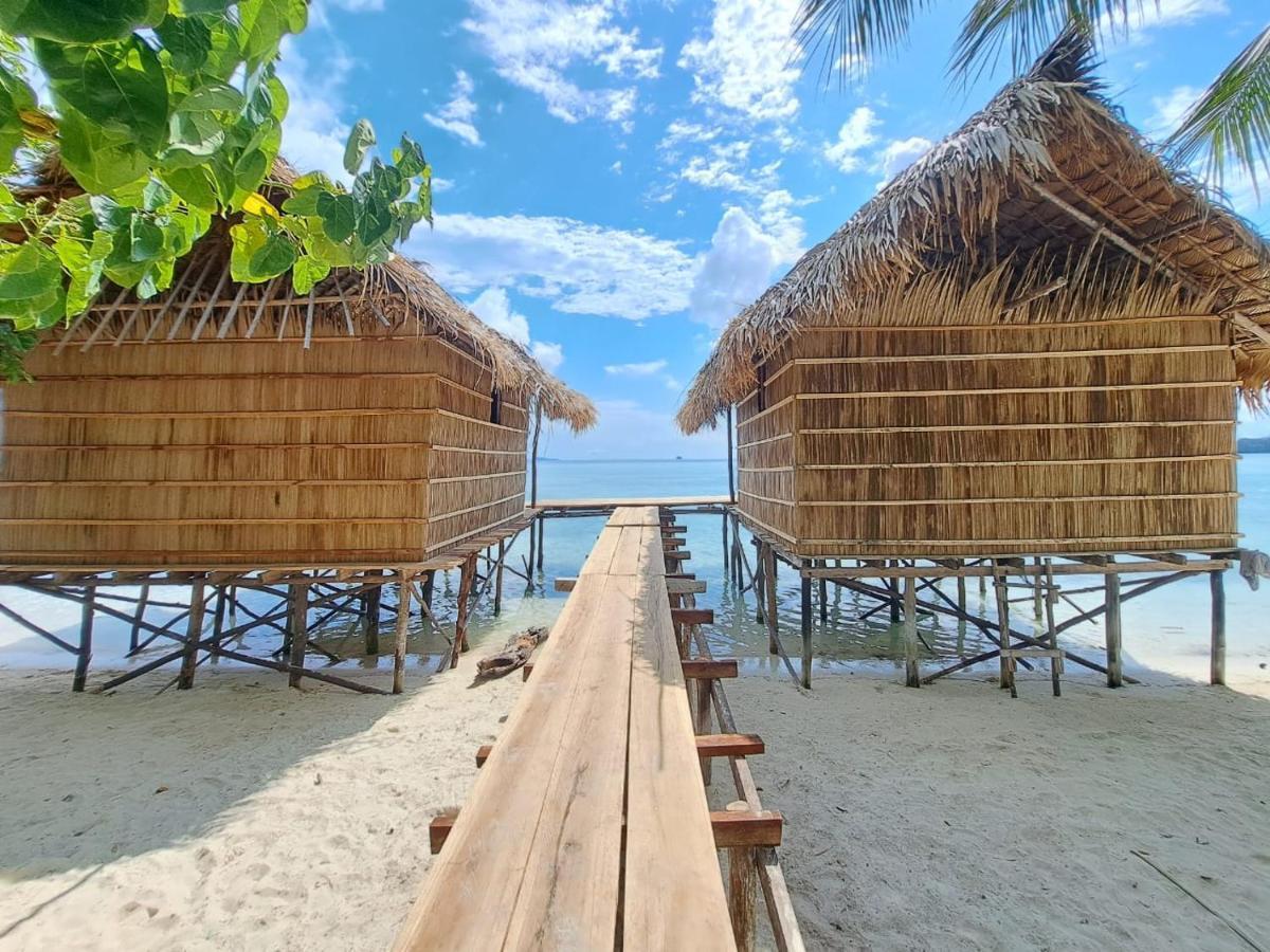 Coco Huts Guest House Waisai Exteriér fotografie