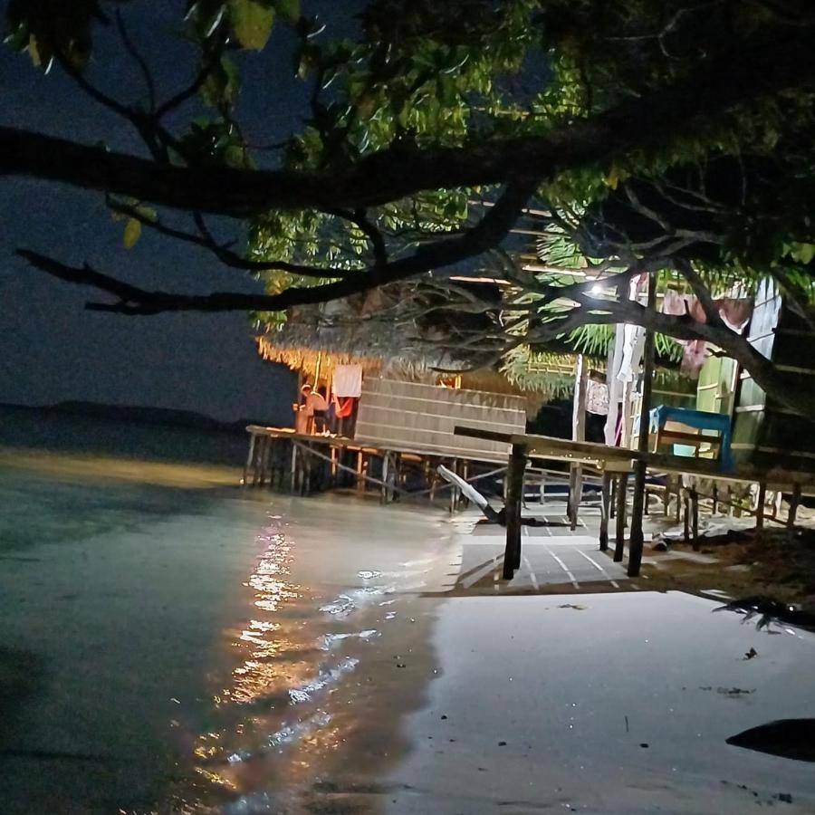 Coco Huts Guest House Waisai Exteriér fotografie