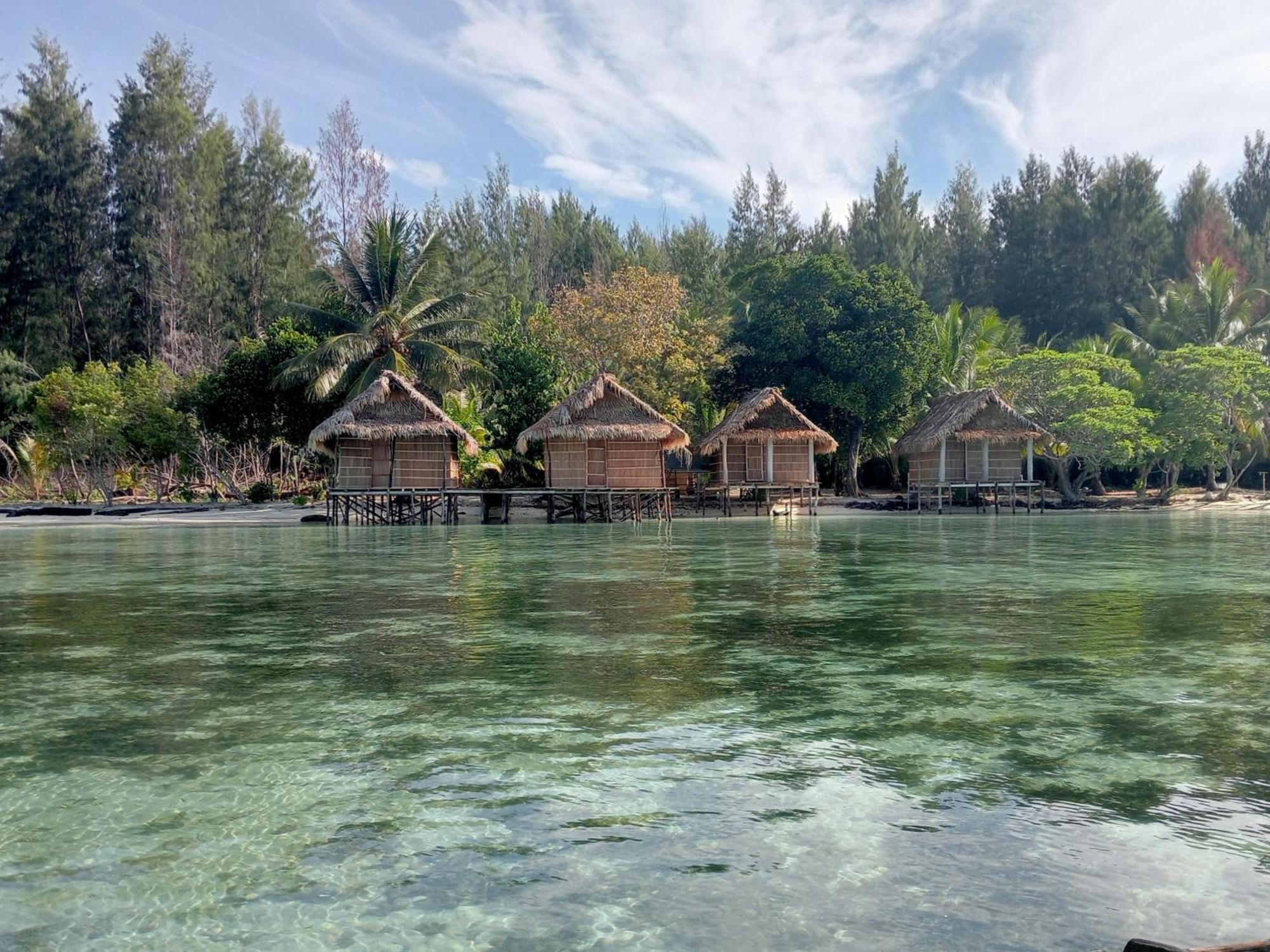 Coco Huts Guest House Waisai Exteriér fotografie