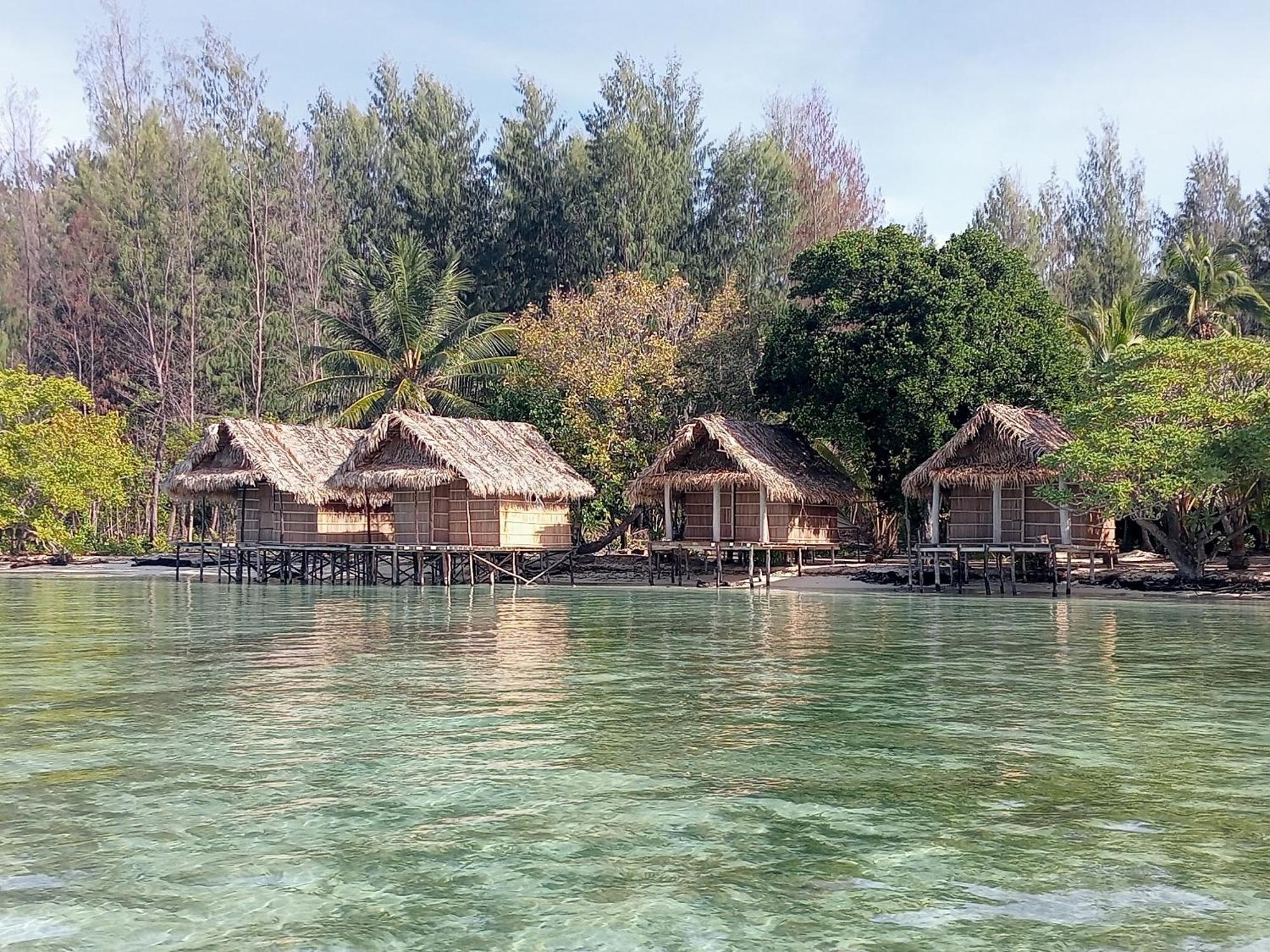 Coco Huts Guest House Waisai Exteriér fotografie