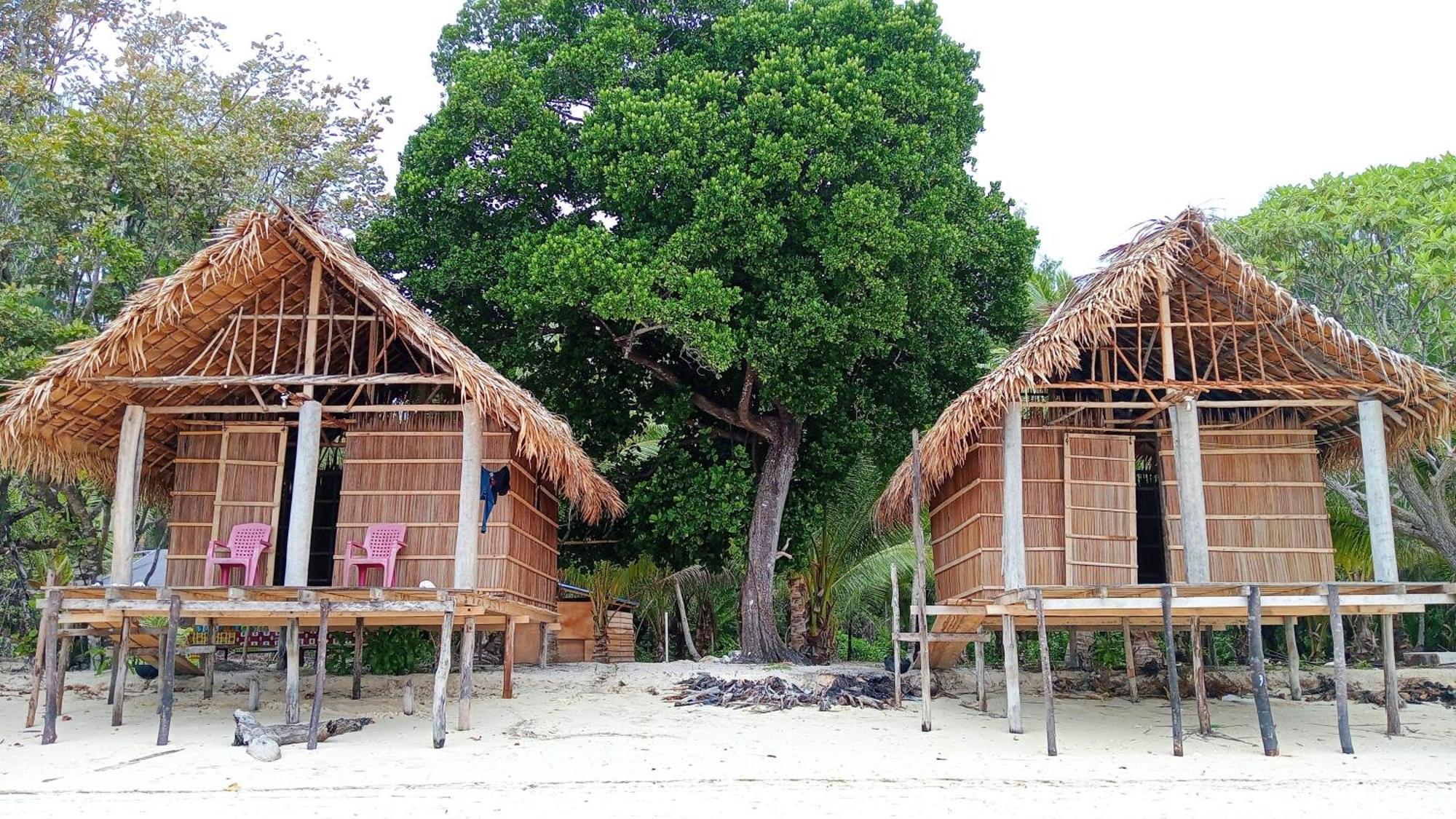 Coco Huts Guest House Waisai Exteriér fotografie