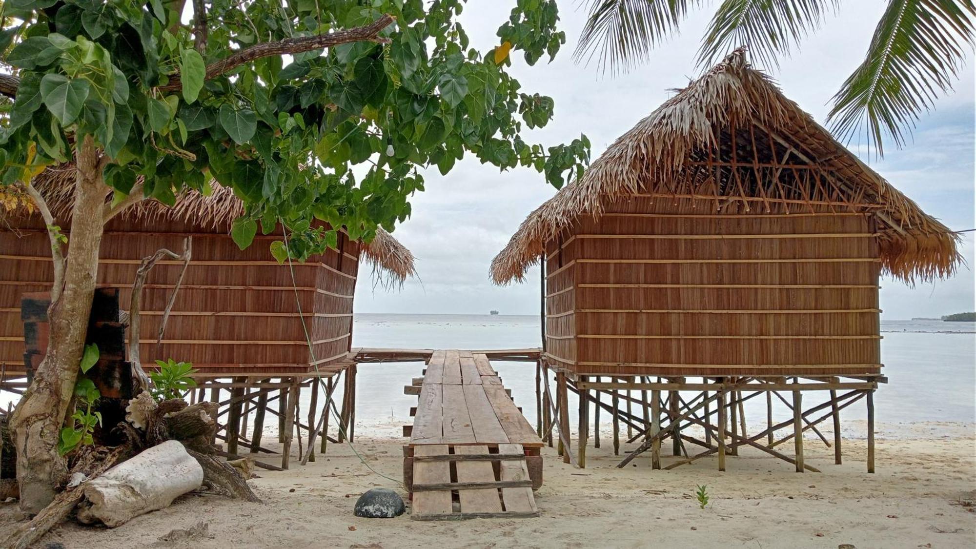 Coco Huts Guest House Waisai Exteriér fotografie