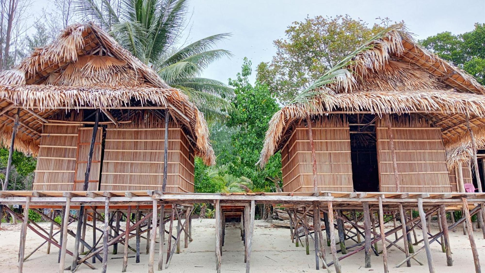 Coco Huts Guest House Waisai Exteriér fotografie