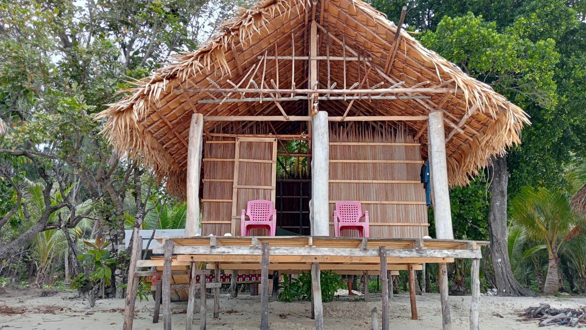 Coco Huts Guest House Waisai Pokoj fotografie