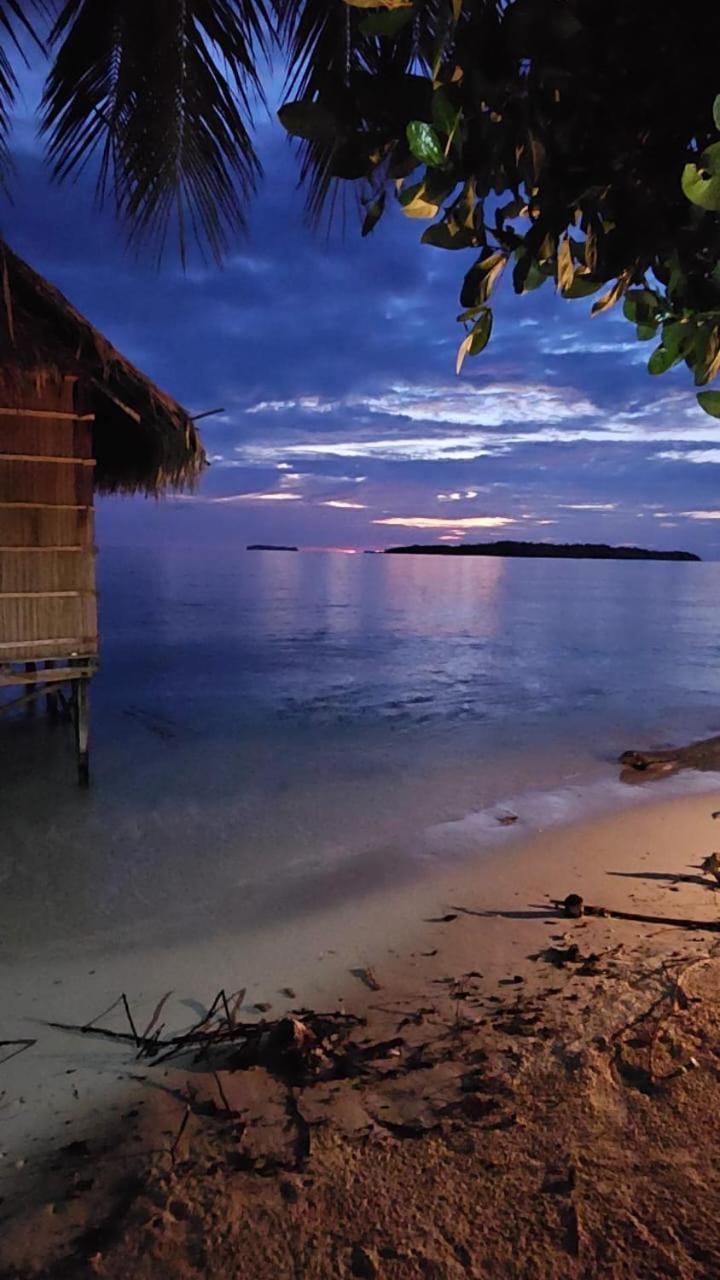 Coco Huts Guest House Waisai Exteriér fotografie