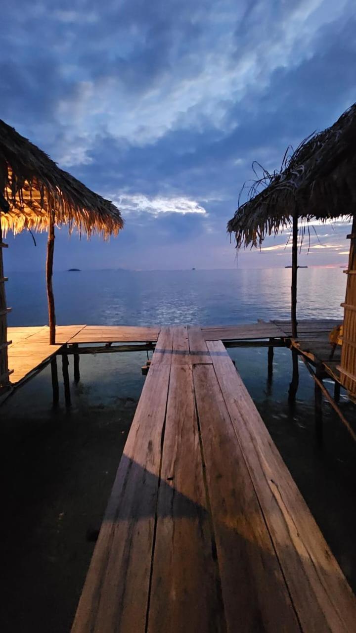 Coco Huts Guest House Waisai Exteriér fotografie
