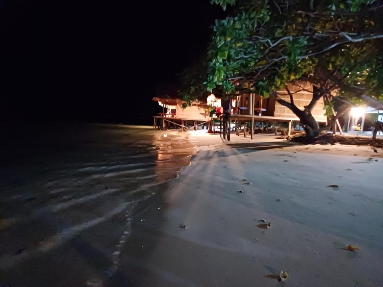 Coco Huts Guest House Waisai Exteriér fotografie