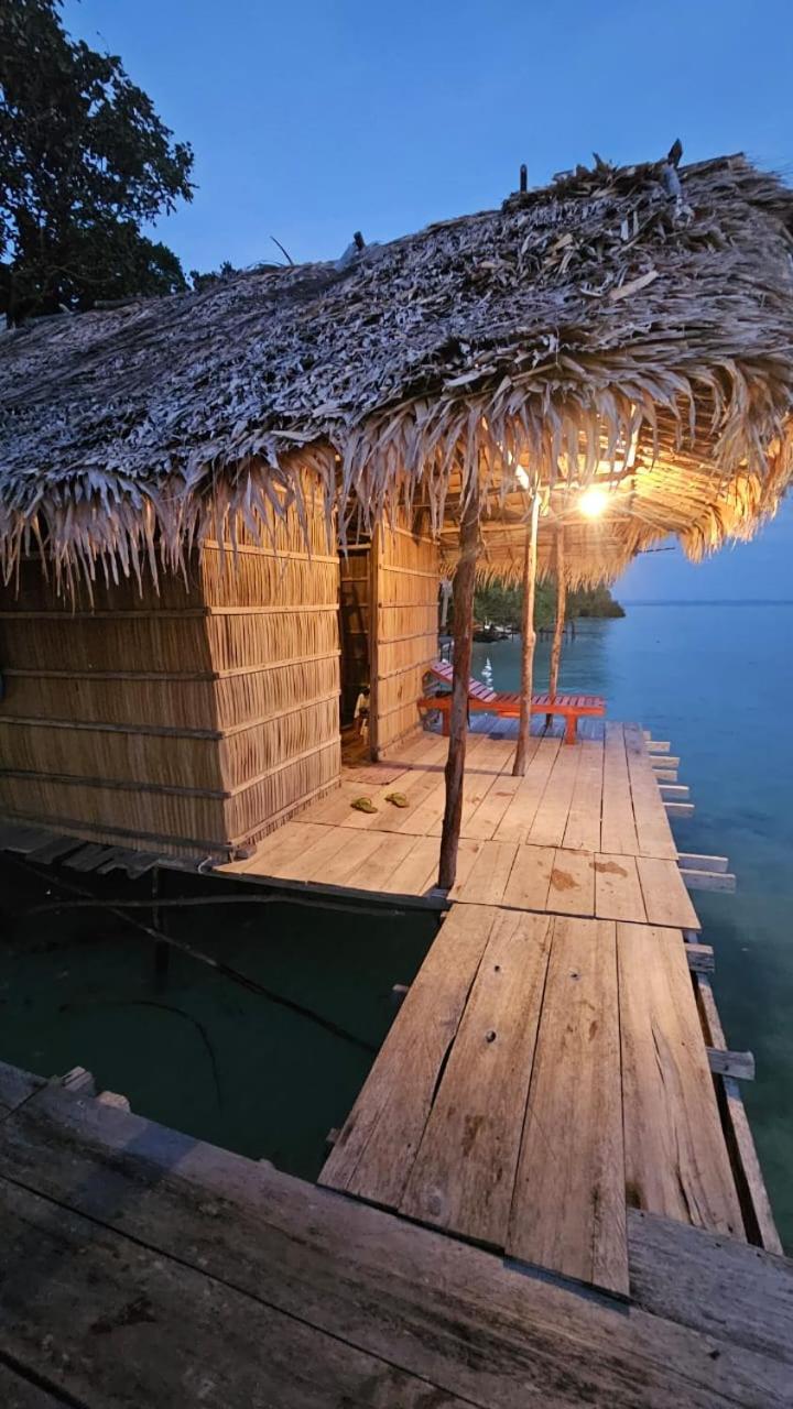 Coco Huts Guest House Waisai Exteriér fotografie