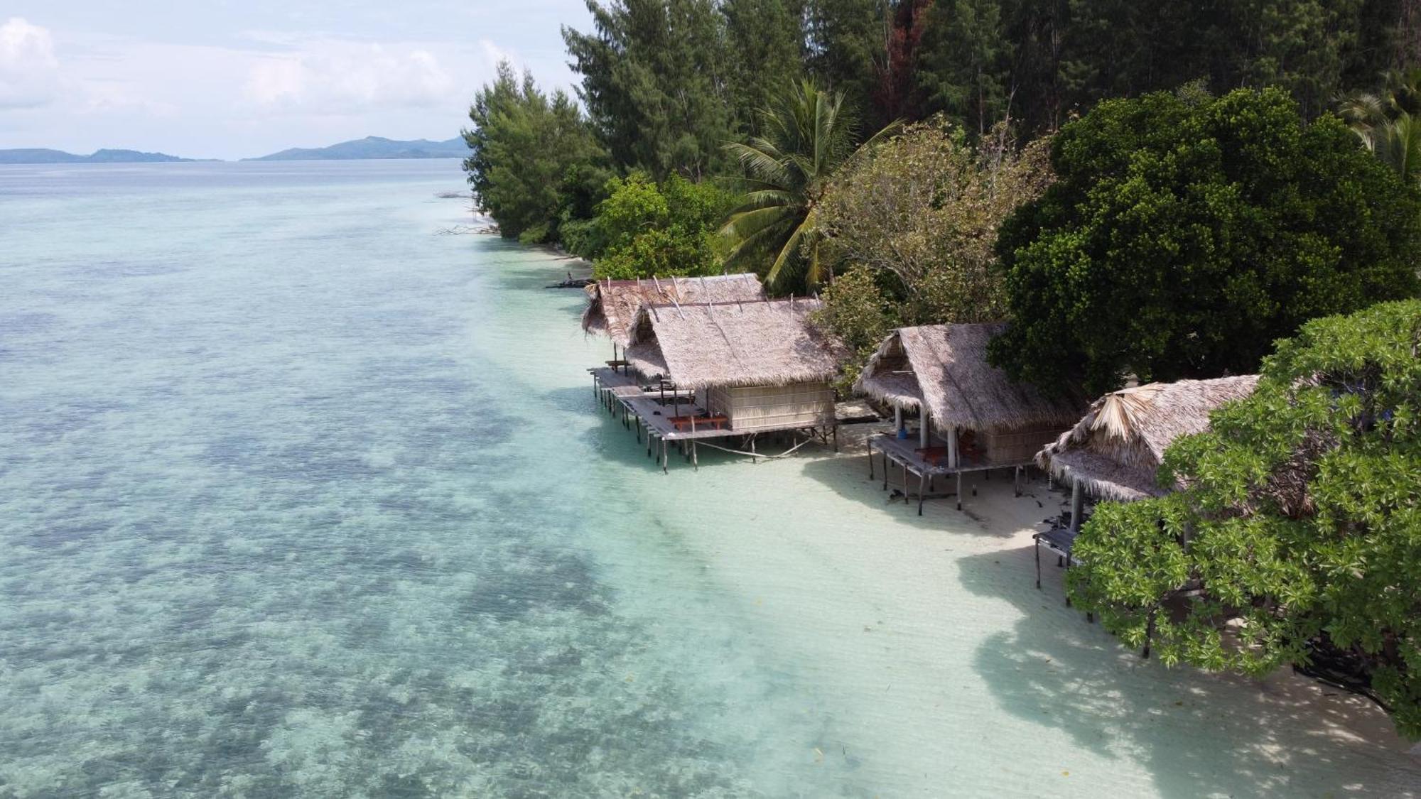 Coco Huts Guest House Waisai Exteriér fotografie